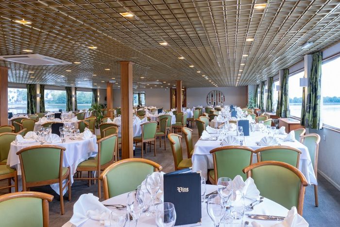 Restaurants, Bars & Cafés on MS France